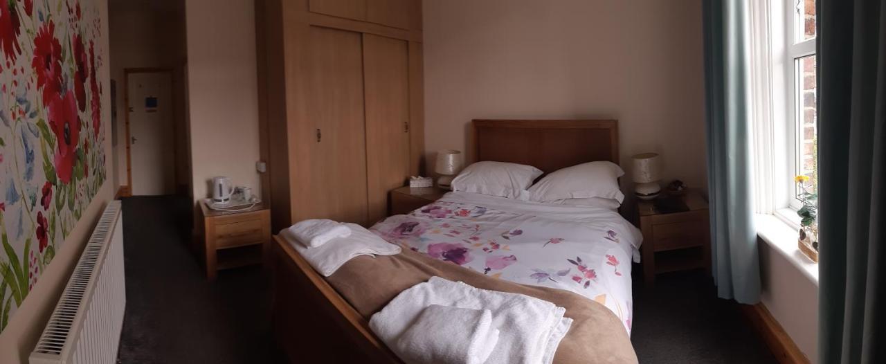 The Adelphi Bed & Breakfast Newcastle upon Tyne Bagian luar foto